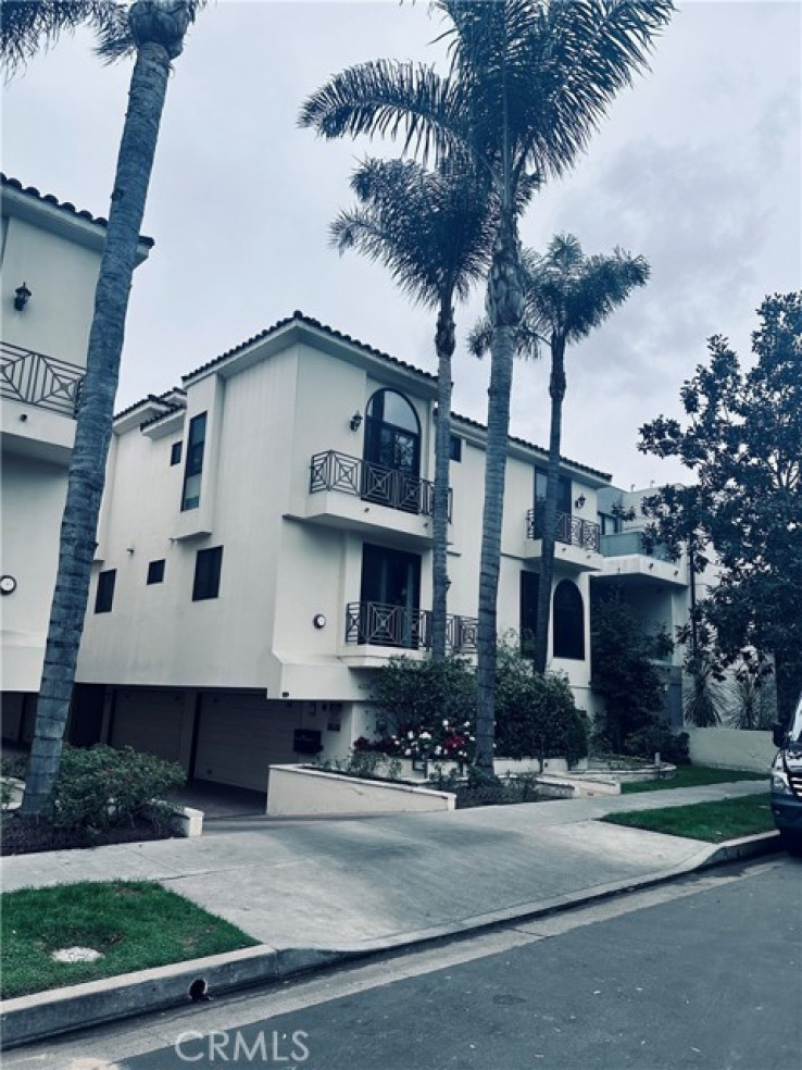 3 Bed Home for Sale in Studio City, California