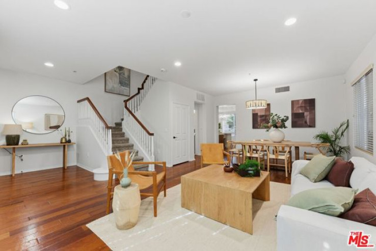 Residential Home in Playa Vista