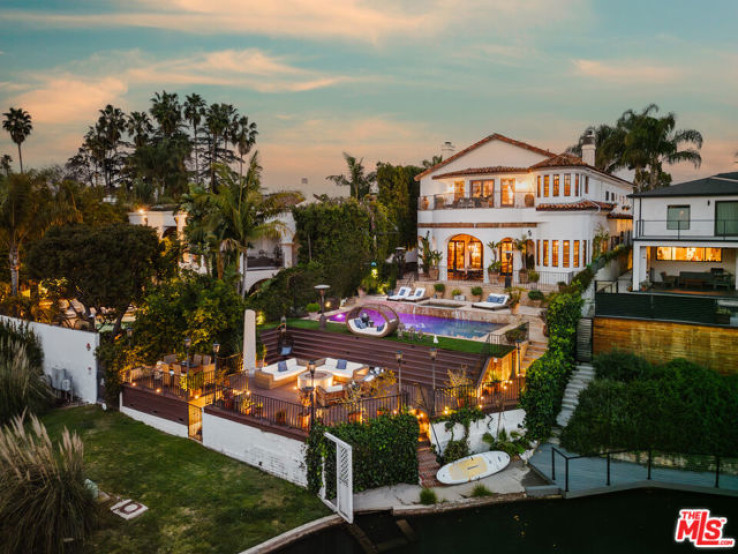 6 Bed Home for Sale in Toluca Lake, California