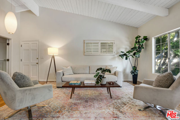 Residential Home in Bel Air - Holmby Hills
