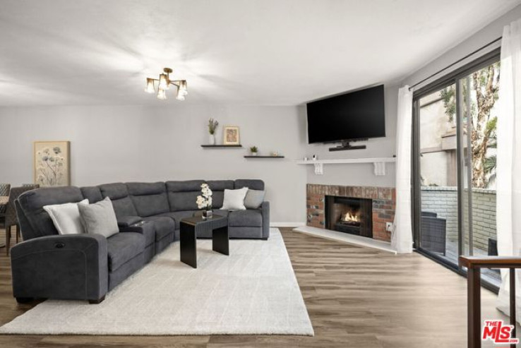 2 Bed Home for Sale in Lake Balboa, California