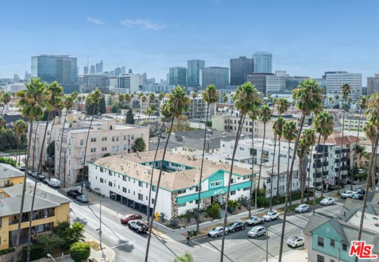 Commercial Sale in Mid-Wilshire