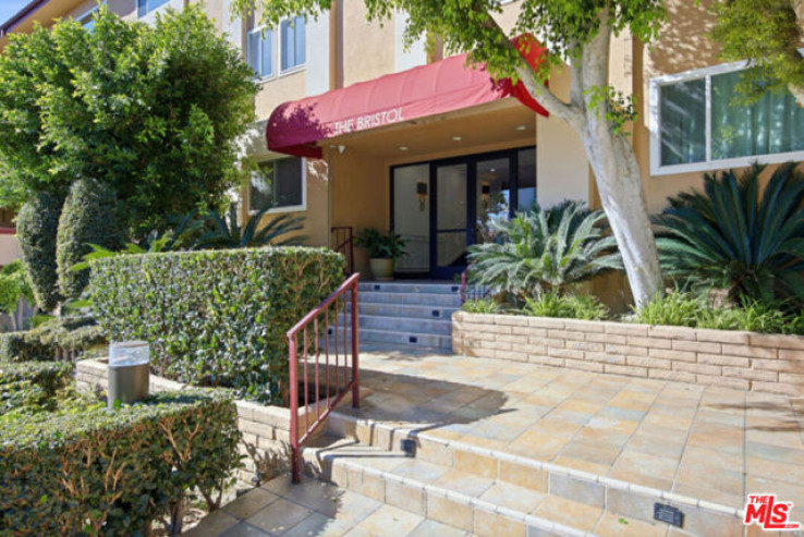 Residential Home in West Hollywood Vicinity