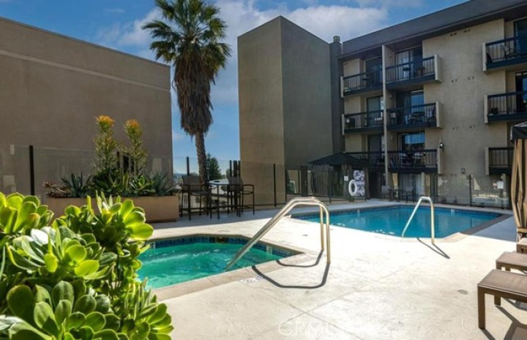 1 Bed Home for Sale in Los Angeles, California