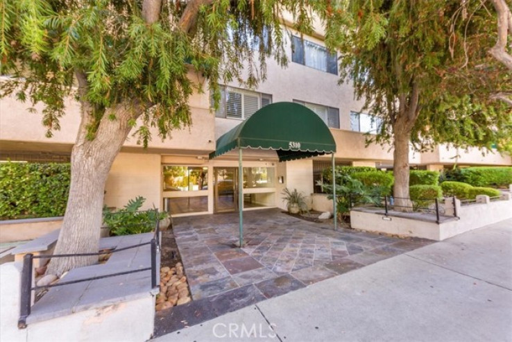 Residential Home in Encino