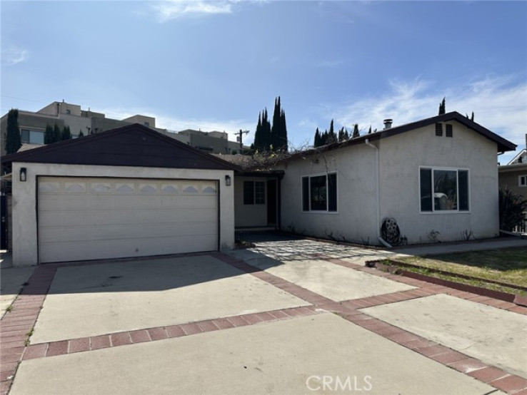 4 Bed Home for Sale in Van Nuys, California