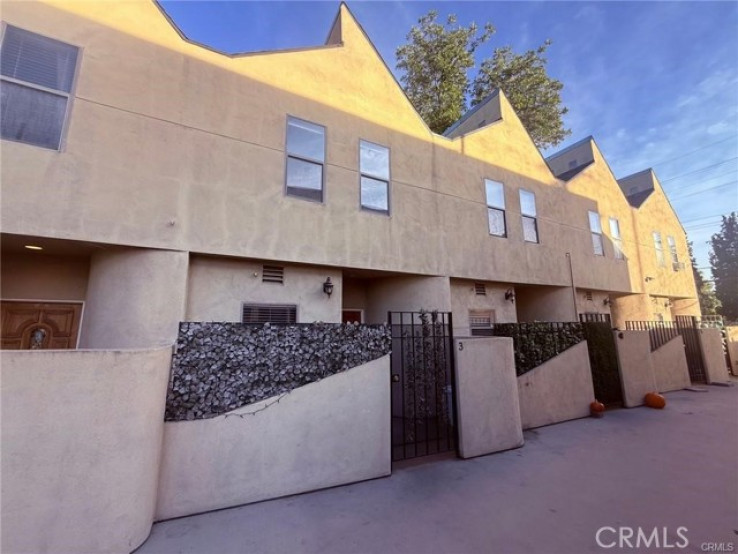 2 Bed Home for Sale in Van Nuys, California