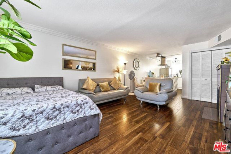 Residential Home in Lake Balboa