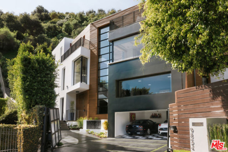 7 Bed Home for Sale in Beverly Hills, California