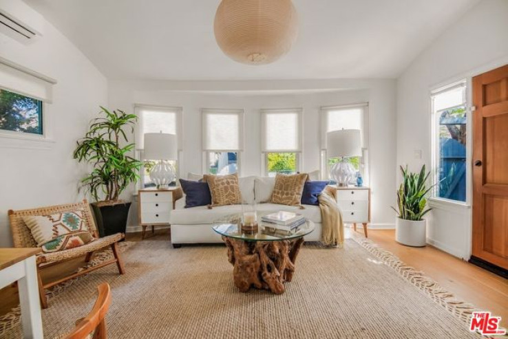 1 Bed Home for Sale in Los Angeles, California