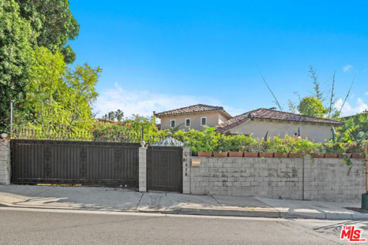 Residential Home in Sunset Strip - Hollywood Hills West