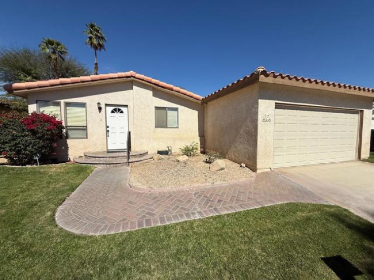 Residential Home in East Palm Desert
