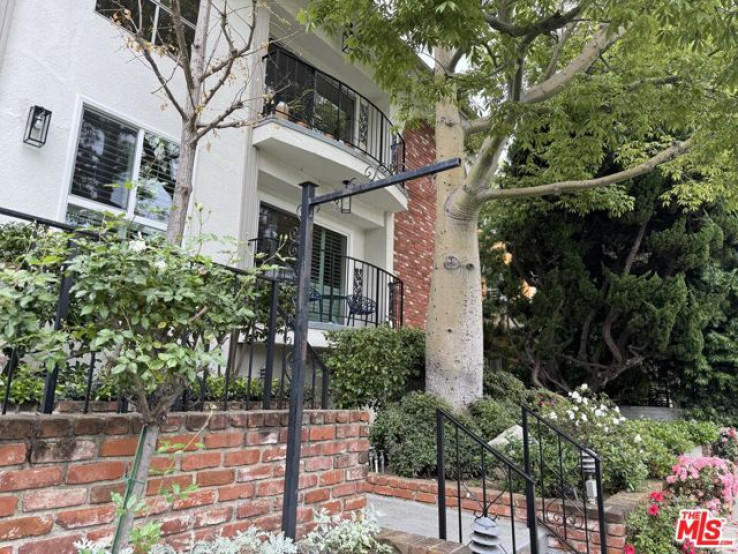 2 Bed Home for Sale in Santa Monica, California