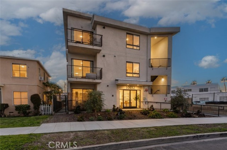  Income Home for Sale in North Hollywood, California