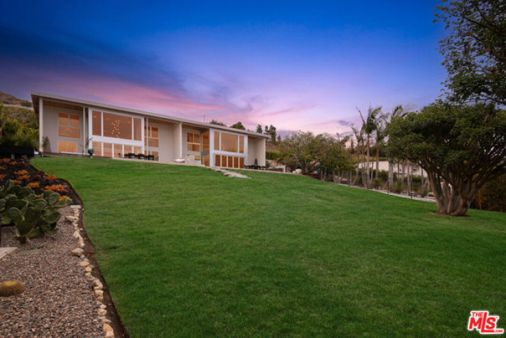 6 Bed Home for Sale in Malibu, California
