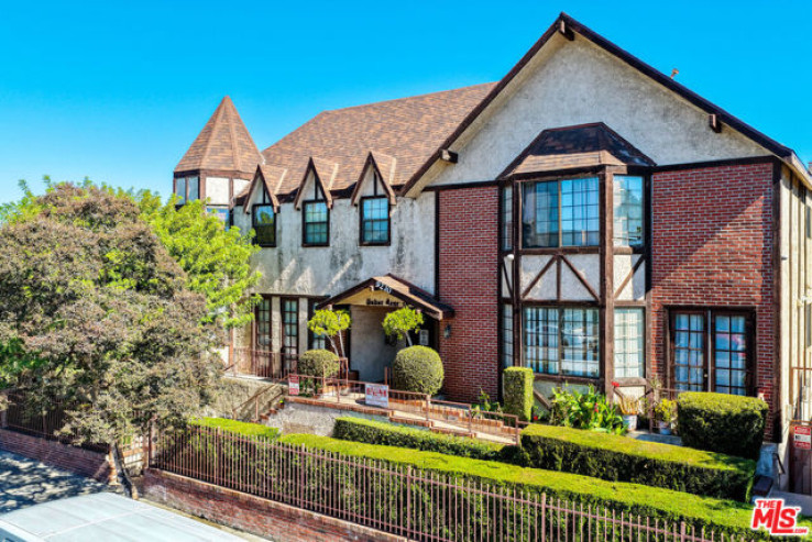 Residential Home in Panorama City