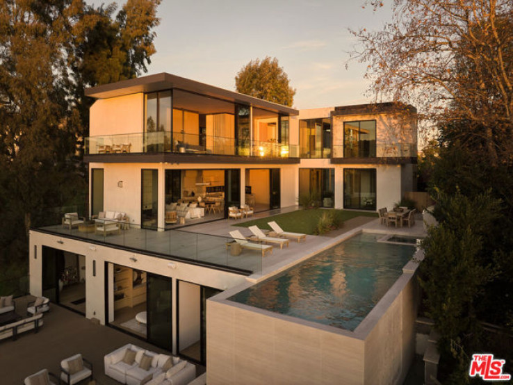 Residential Home in Bel Air - Holmby Hills