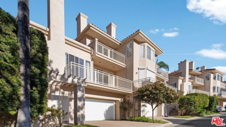 Residential Home in Pacific Palisades