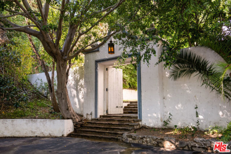 5 Bed Home for Sale in Los Angeles, California