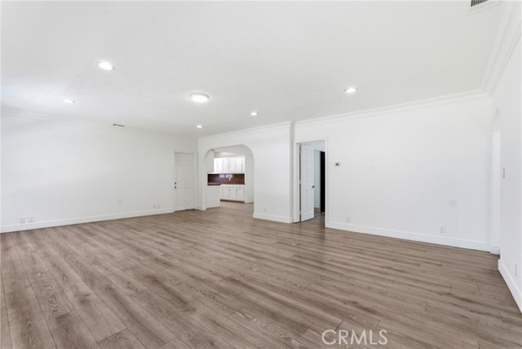 7 Bed Home for Sale in North Hollywood, California