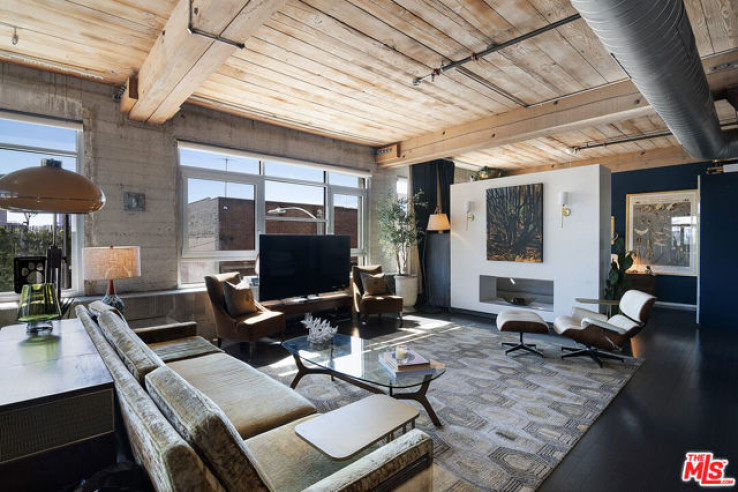 1 Bed Home for Sale in Los Angeles, California
