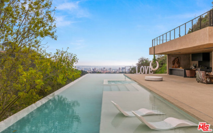 5 Bed Home for Sale in Los Angeles, California