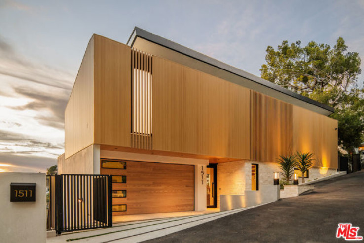 6 Bed Home for Sale in Los Angeles, California