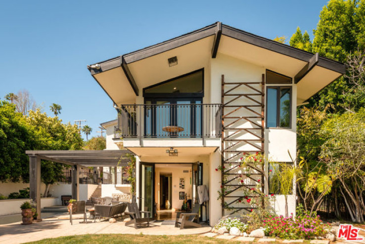 Residential Home in Encino