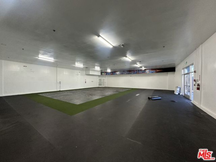 Commercial Lease in Compton N of Rosecrans, E of Central