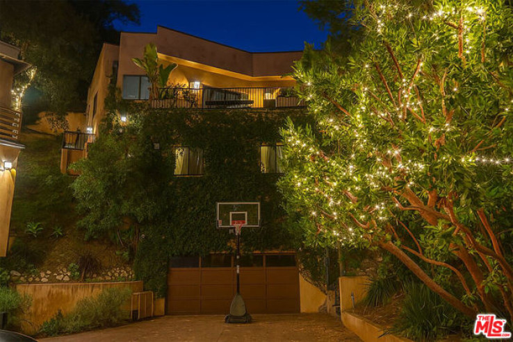 3 Bed Home for Sale in Los Angeles, California