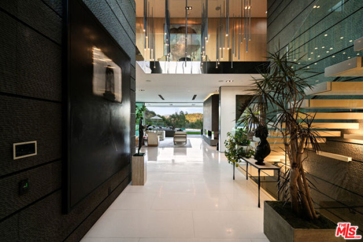 7 Bed Home for Sale in Los Angeles, California