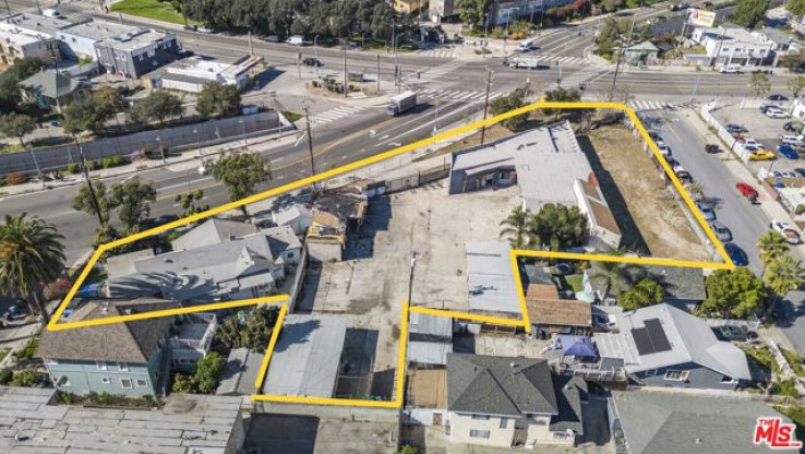 Commercial Sale in Lincoln Hts