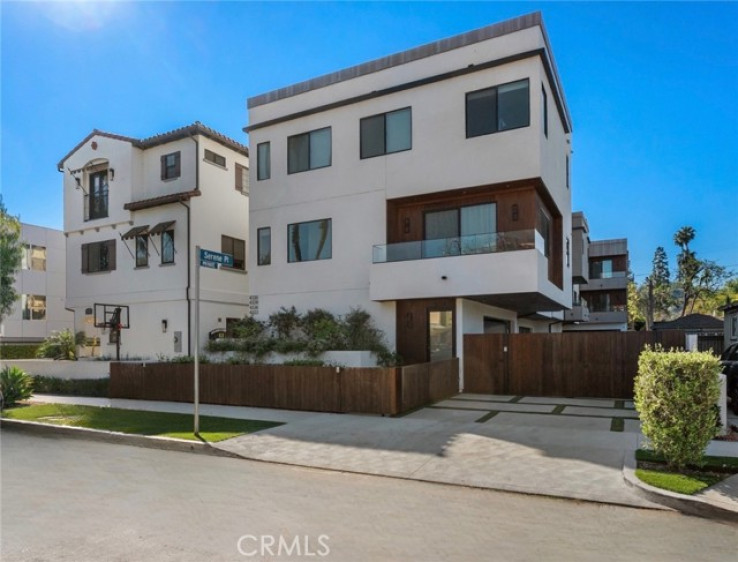 4 Bed Home for Sale in Studio City, California