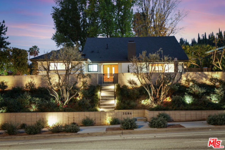 Residential Home in Encino