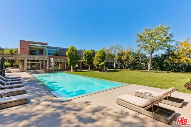 6 Bed Home for Sale in Los Angeles, California