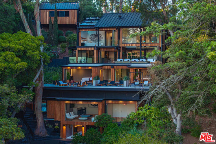 6 Bed Home for Sale in Pacific Palisades, California