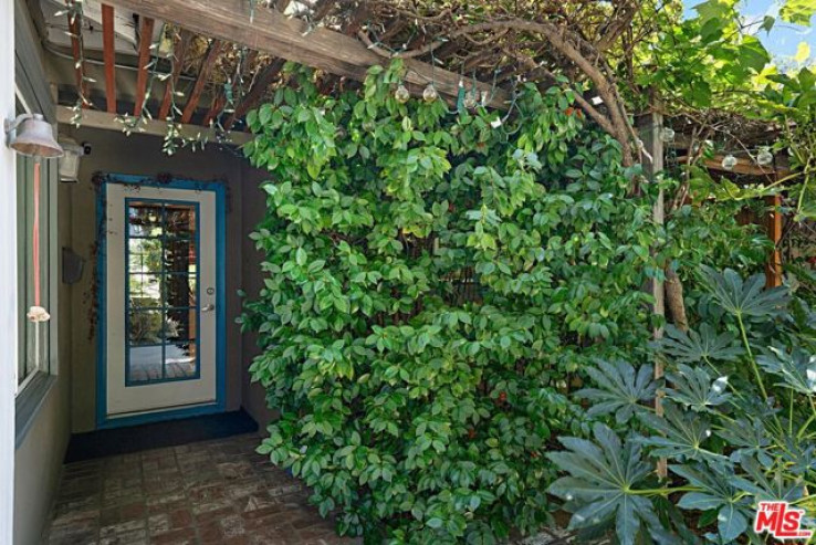 5 Bed Home for Sale in Van Nuys, California