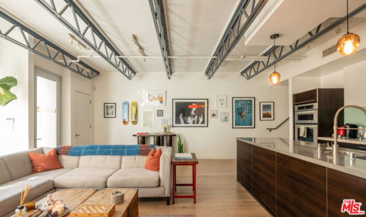 1 Bed Home for Sale in Los Angeles, California