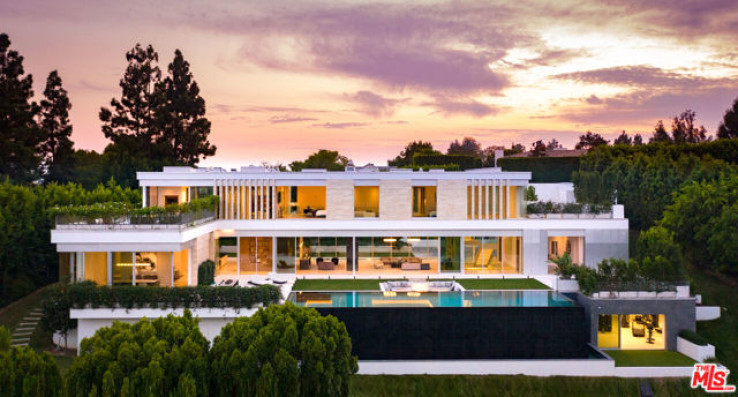 Residential Home in Bel Air - Holmby Hills