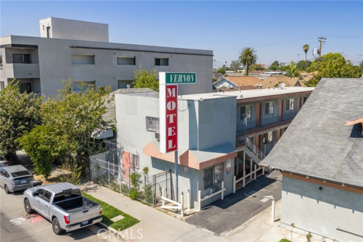 Commercial Sale in Metropolitan