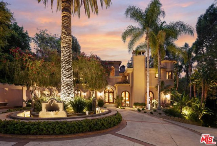Residential Home in Beverly Hills Post Office
