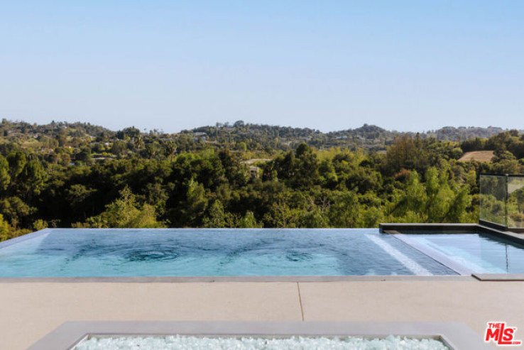 5 Bed Home for Sale in Encino, California