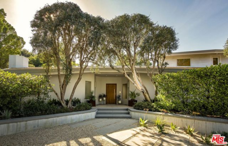 5 Bed Home for Sale in Encino, California