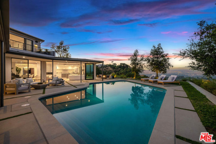 Residential Home in Sunset Strip - Hollywood Hills West