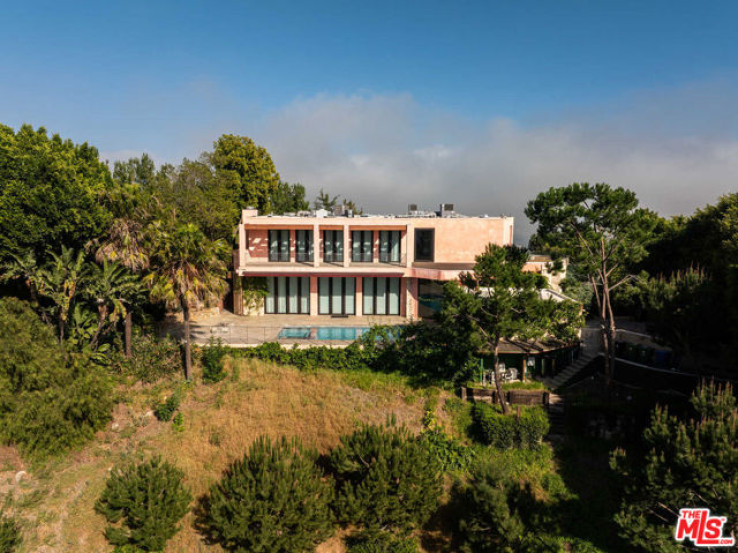 5 Bed Home for Sale in Los Angeles, California