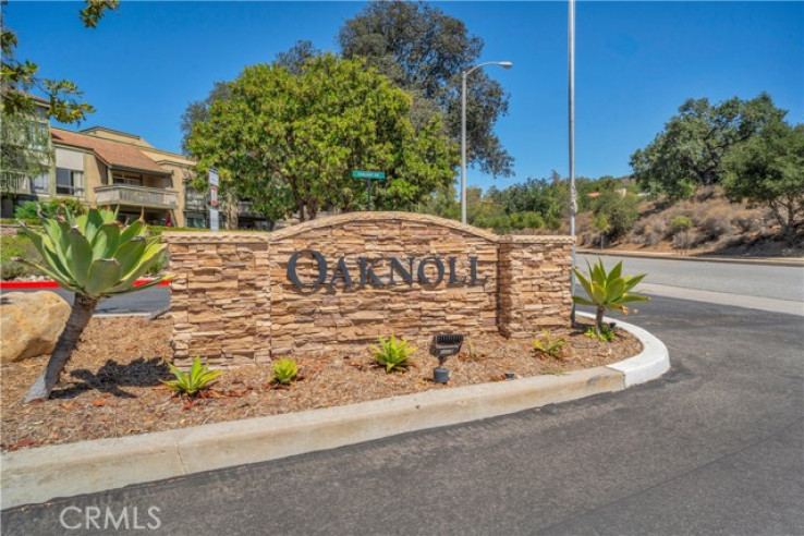 Residential Home in Thousand Oaks West