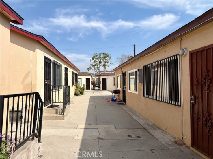 Residential Income in Compton S of Rosecrans, E of Alameda
