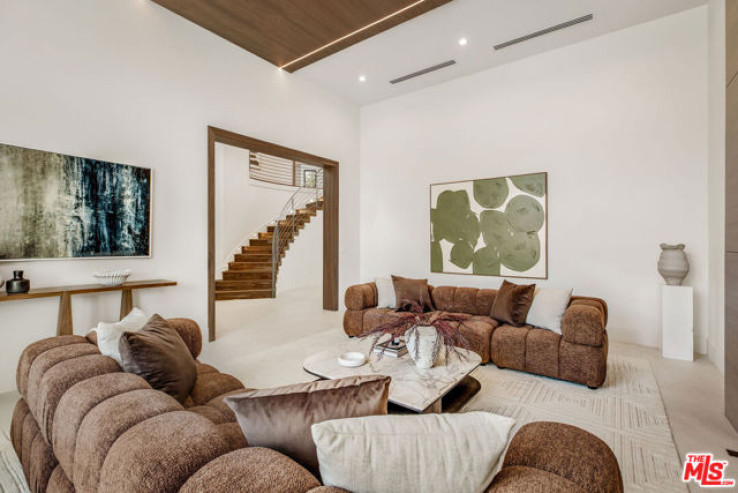 5 Bed Home for Sale in Calabasas, California