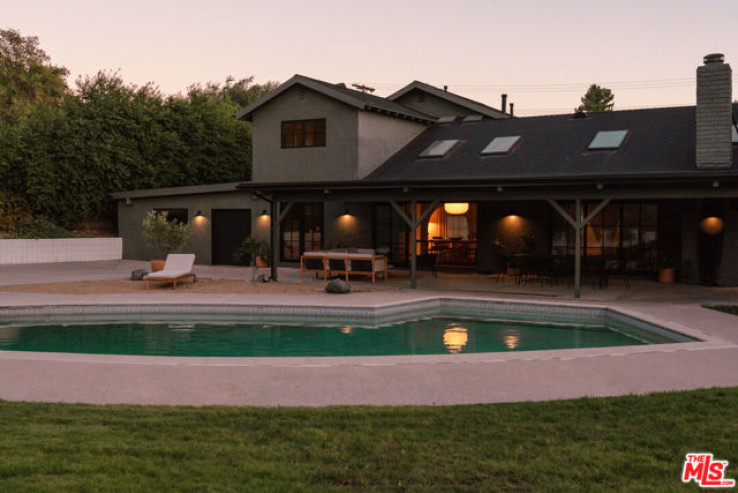 Residential Home in Granada Hills