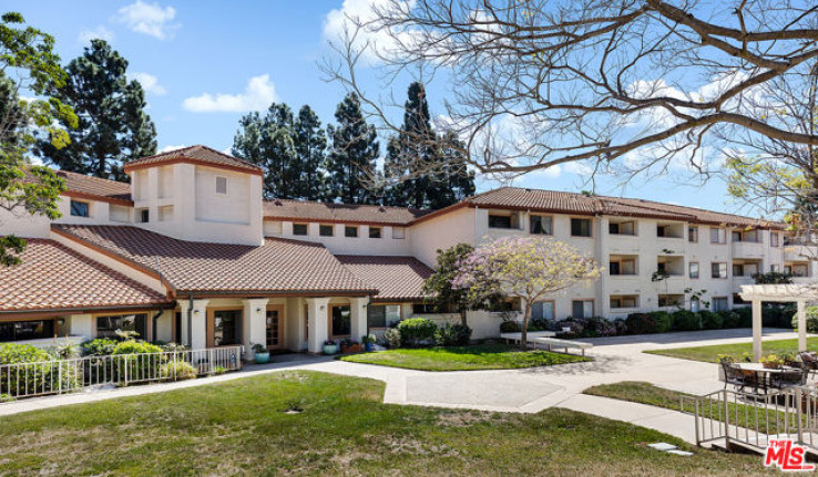 1 Bed Home for Sale in Pacific Palisades, California